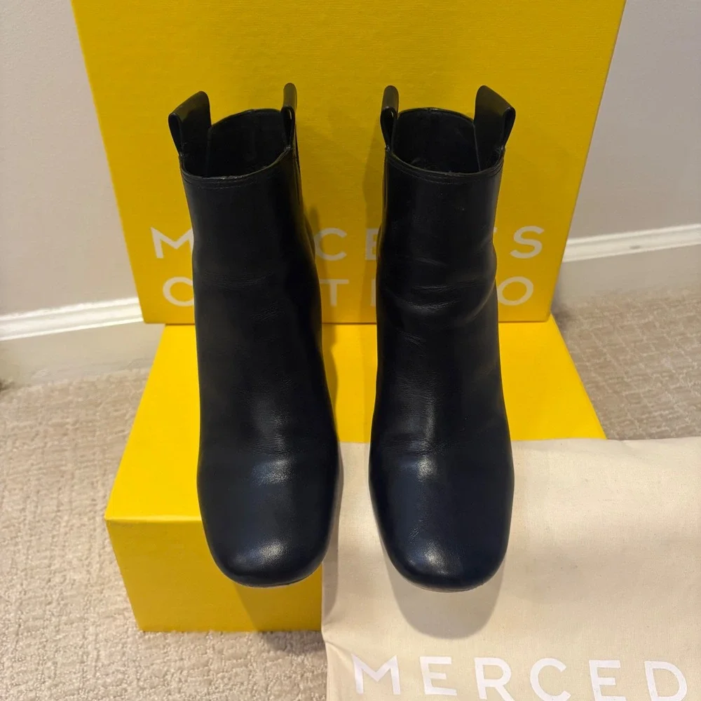 Mercedes Castillo Bailee Black Leather Block‎ Heel Ankle Boots Womens Size 7.5